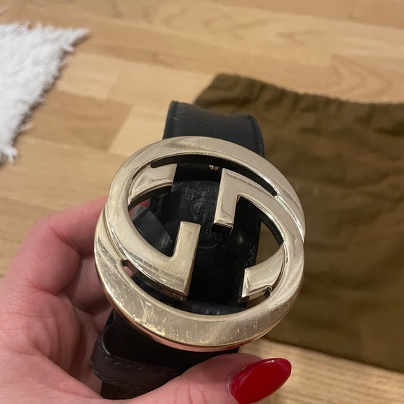 Gucci Signature Black Leather Belt with Gold GG Buckle - Picture 7 of 9